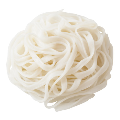 Bundle of cooked white rice noodles – ideal for pho, ramen, or stir-fry dishes with a smooth texture and mild flavor.